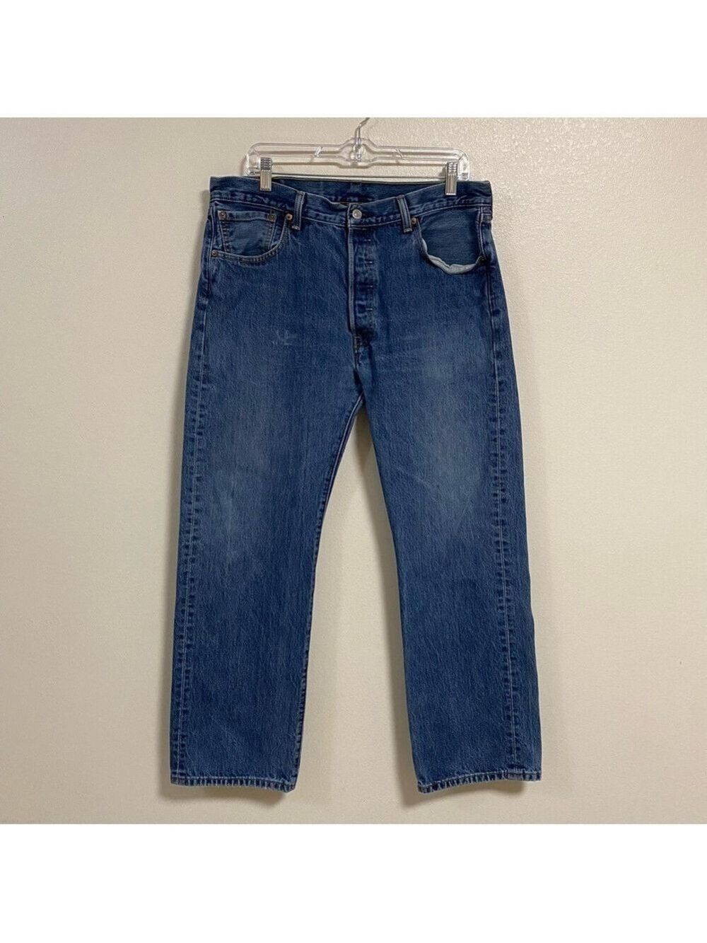 Levi’s Jeans Men’s Size 36 Medium Wash Classic 501 button fly straight leg Jeans